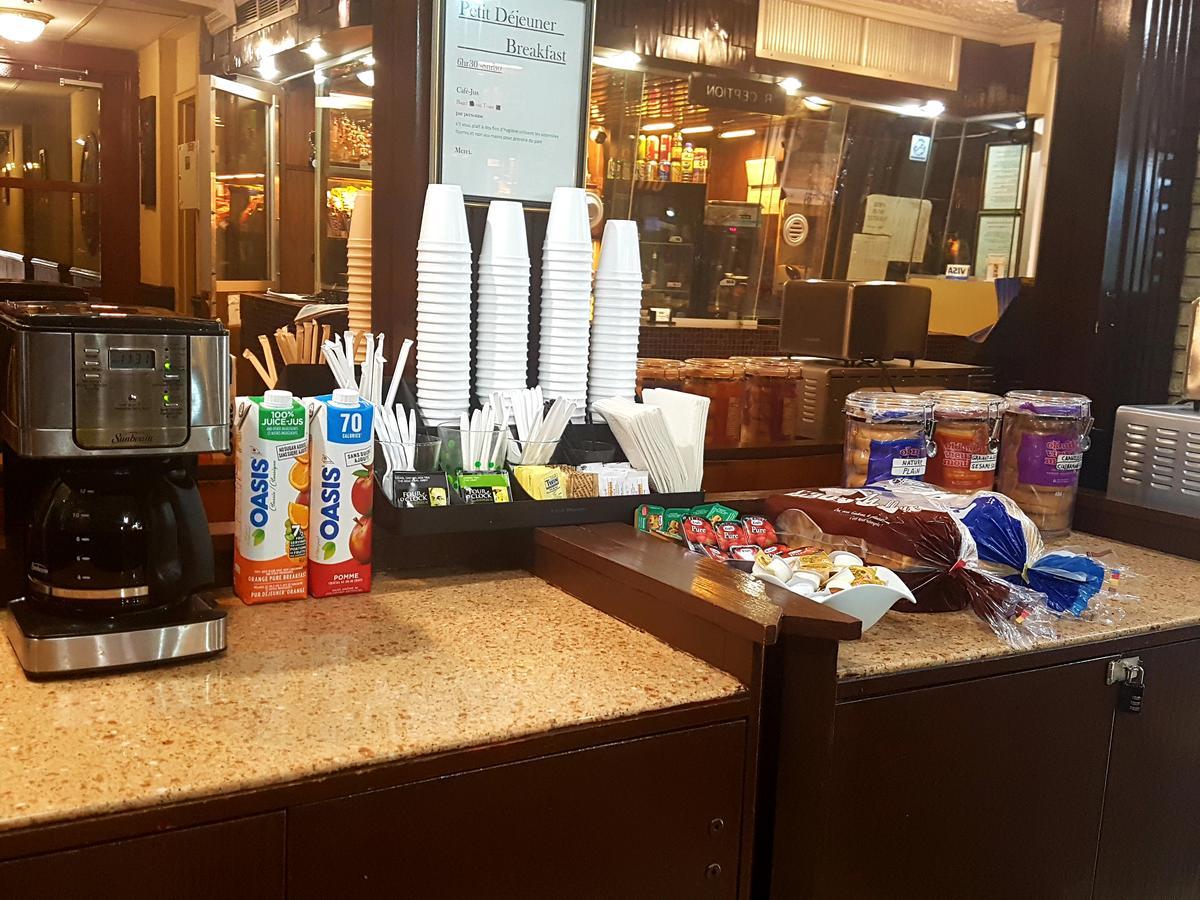Chomedey Inn Лавал Екстериор снимка