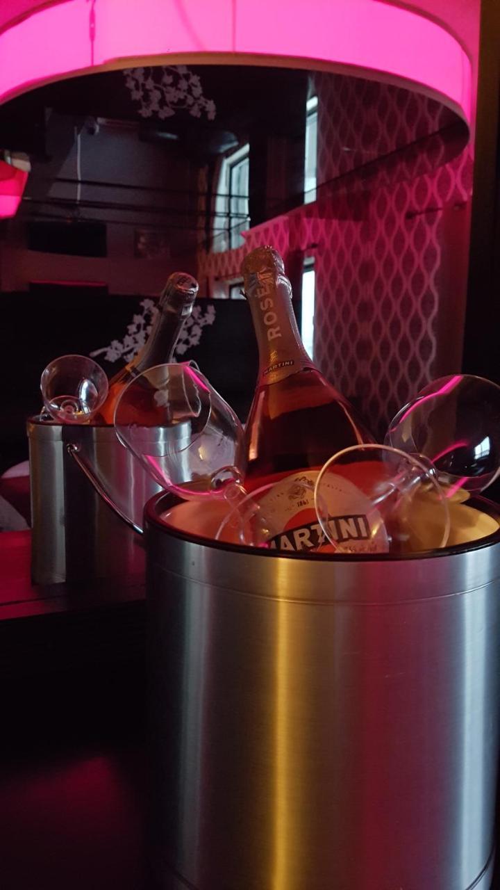 Chomedey Inn Лавал Екстериор снимка